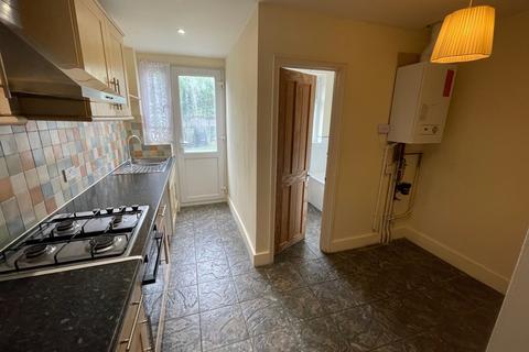 2 bedroom terraced house to rent, Shakespeare Road, Romford