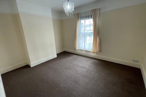 2 bedroom terraced house to rent, Shakespeare Road, Romford