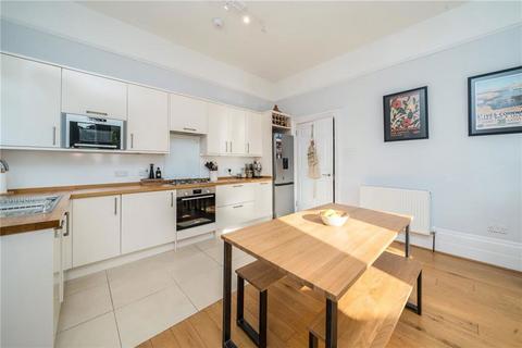 2 bedroom flat for sale, Cavendish Road, London SW12