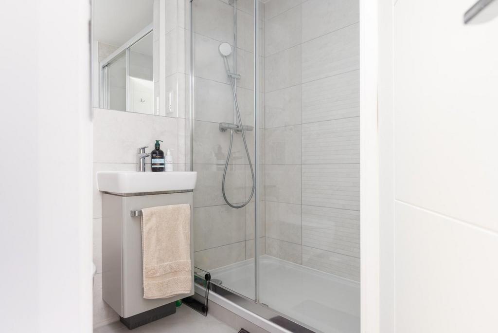 Flat 5 Redcliffe Lofts, 41 Guinea Street, BS1-16.j