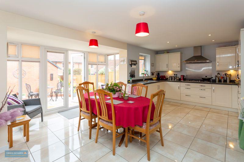 Kitchen/Dining...