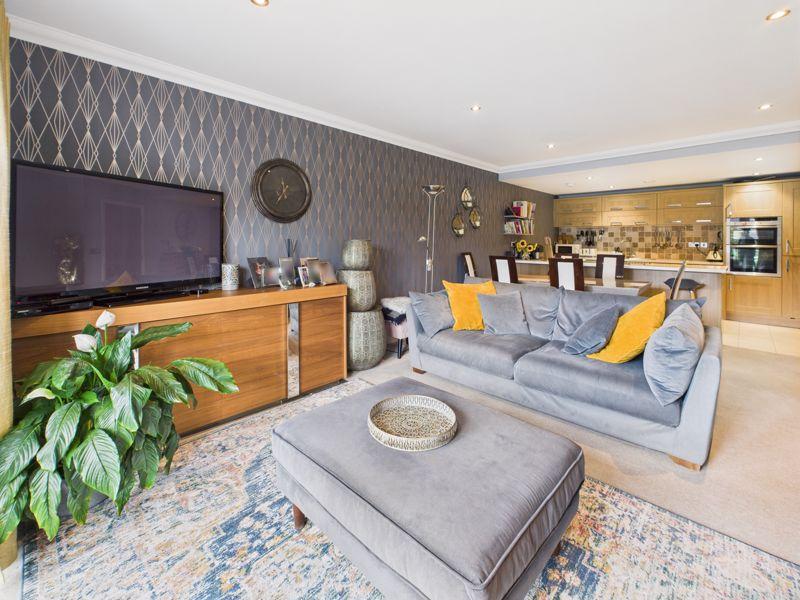 Lounge/Dining/Kitchen