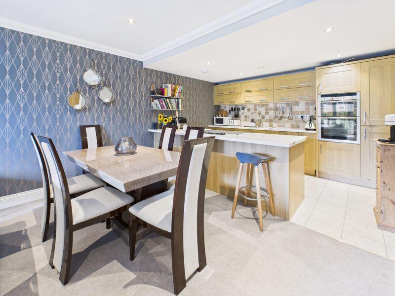 Dining/Kitchen Area