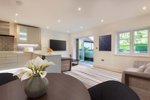 2 bedroom apartment to rent, The Street, Albury