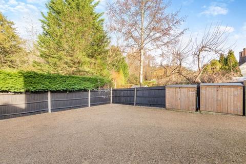 2 bedroom apartment to rent, The Street, Albury