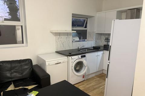 1 bedroom apartment to rent, Lovely One Bedroom Flat in the heart of Selhurst