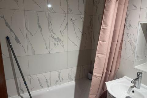 1 bedroom apartment to rent, Lovely One Bedroom Flat in the heart of Selhurst