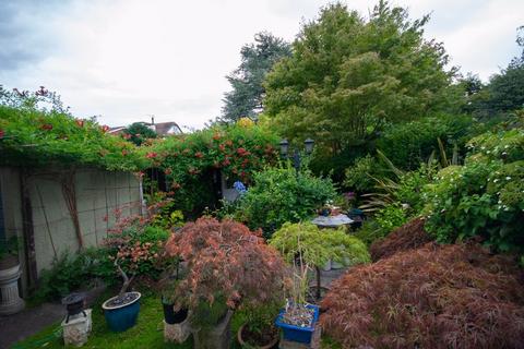 3 bedroom semi-detached house for sale, Prittlewell Chase, Westcliff-On-Sea