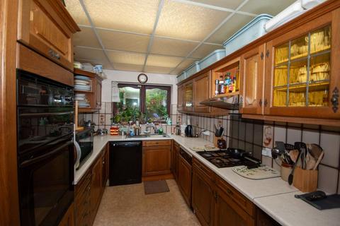 3 bedroom semi-detached house for sale, Prittlewell Chase, Westcliff-On-Sea