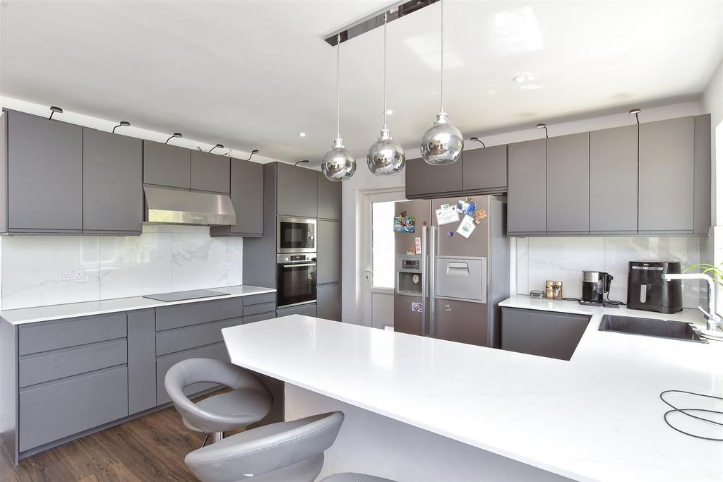 Lounge/ Kitchen