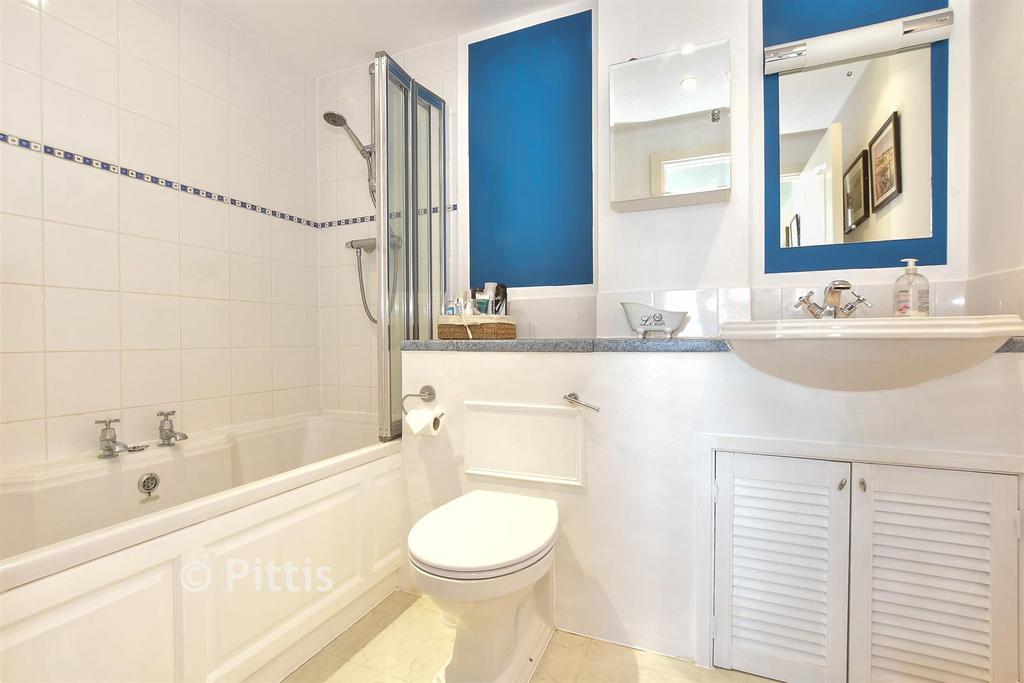 En-Suite Bathroom
