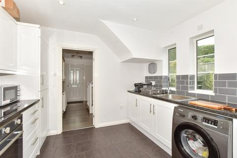 1 Burton Close, Folkestone, CT19 5LY