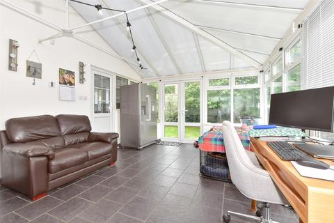 1 Burton Close, Folkestone, CT19 5LY