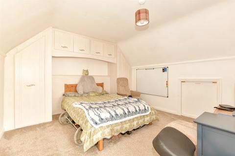 1 Burton Close, Folkestone, CT19 5LY