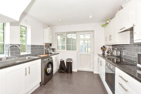 1 Burton Close, Folkestone, CT19 5LY
