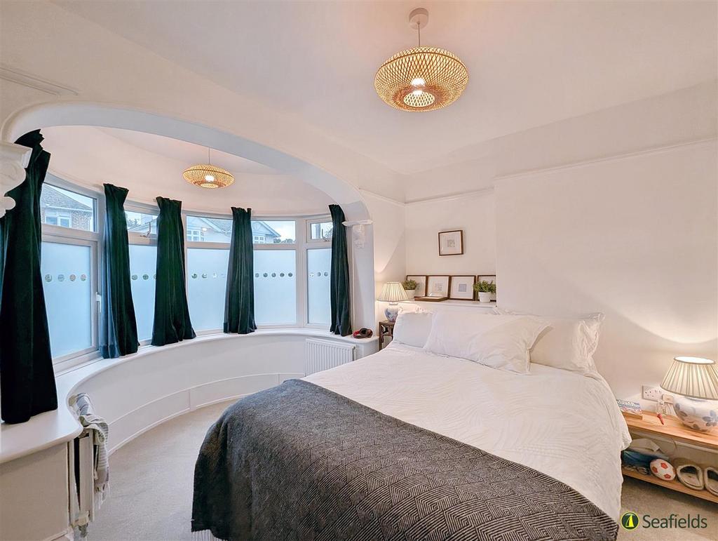 1 of 4-5 Bedrooms