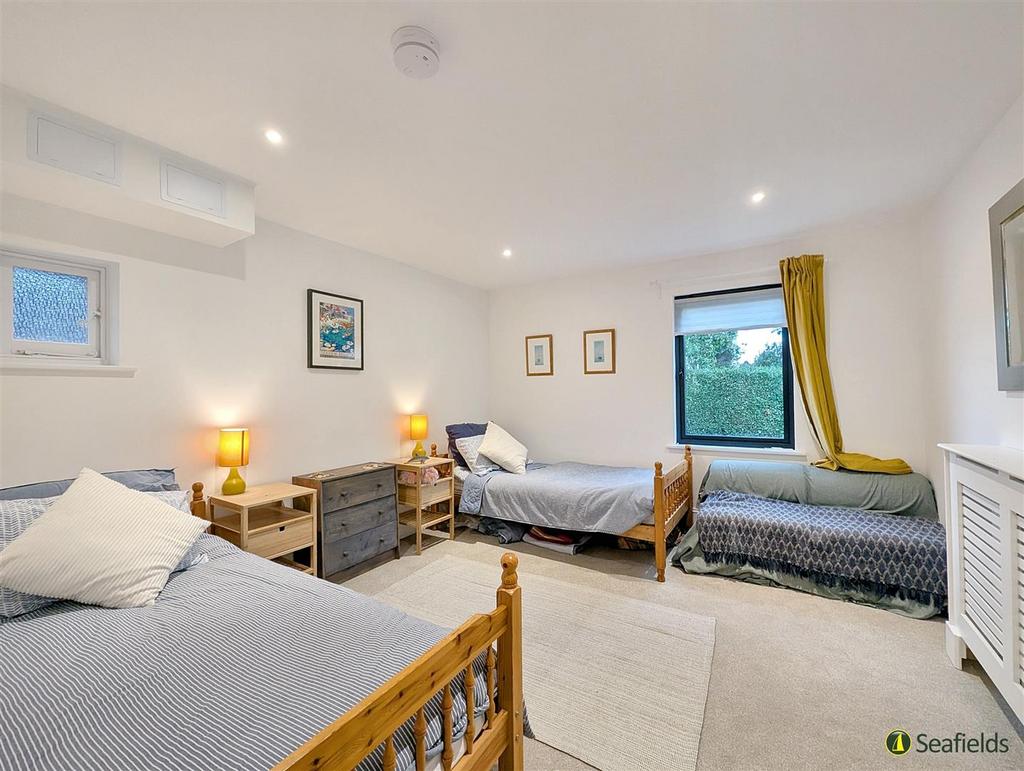 1 of 4-5 Bedrooms