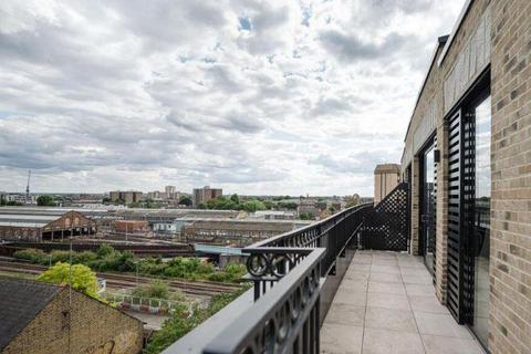 3 bedroom apartment to rent, 3 Cluny Mews, London, SW5 9AG