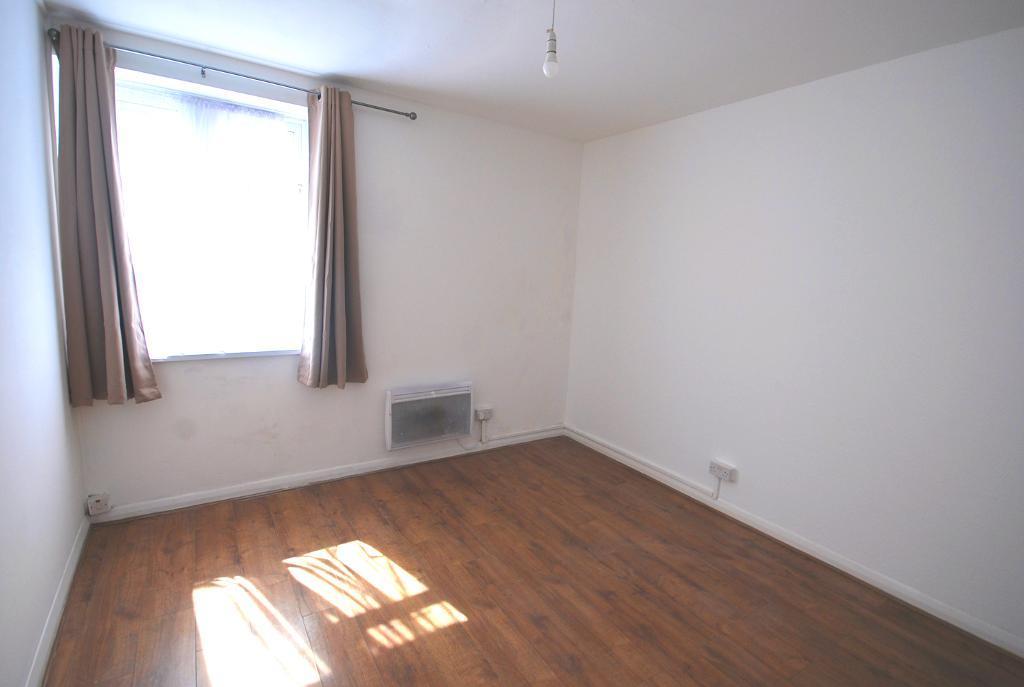 Apartment in WEMBLEY - View 3