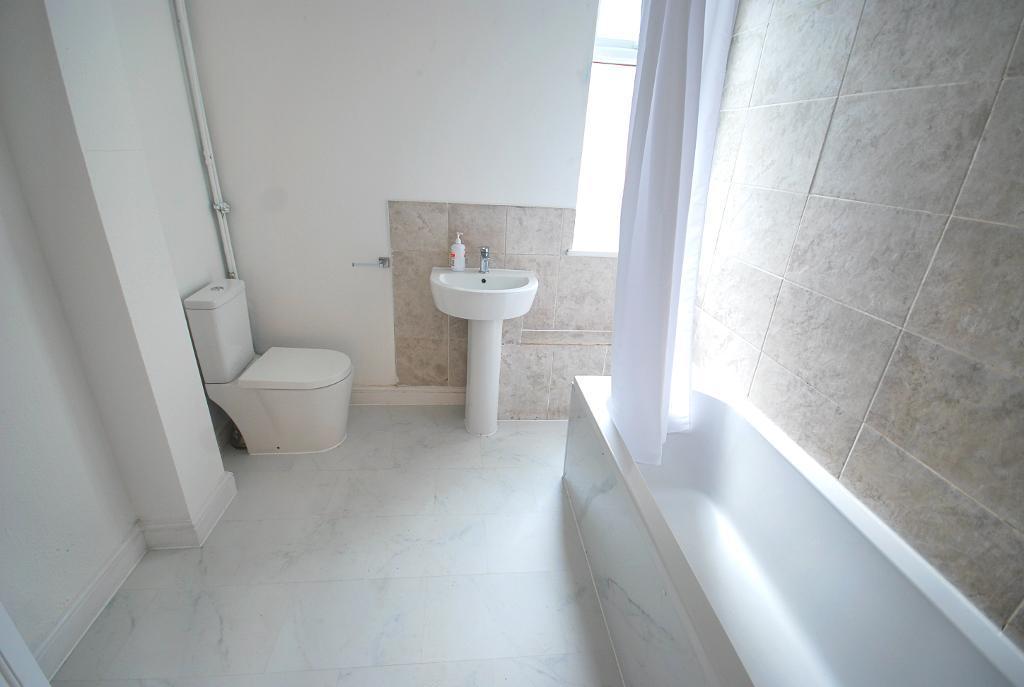 Apartment in WEMBLEY - View 4