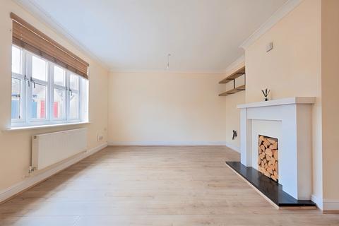 3 Hardingham Close, Carterton, OX18 1AU