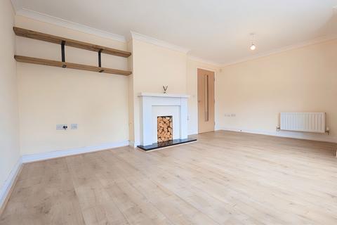 3 Hardingham Close, Carterton, OX18 1AU