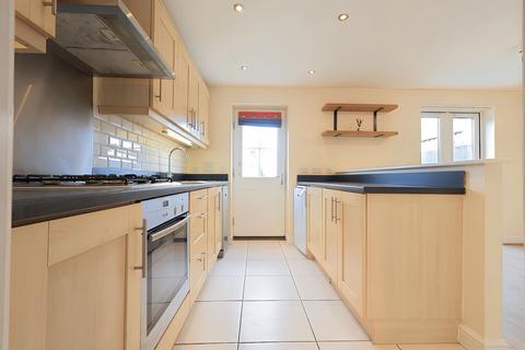 3 Hardingham Close, Carterton, OX18 1AU
