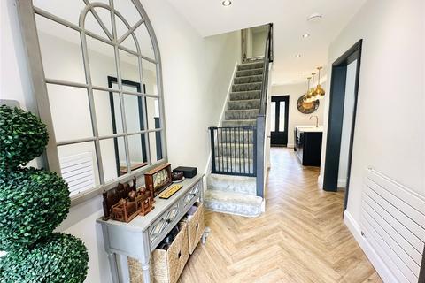 84 Foxearth Road, South Croydon, CR2 8EE