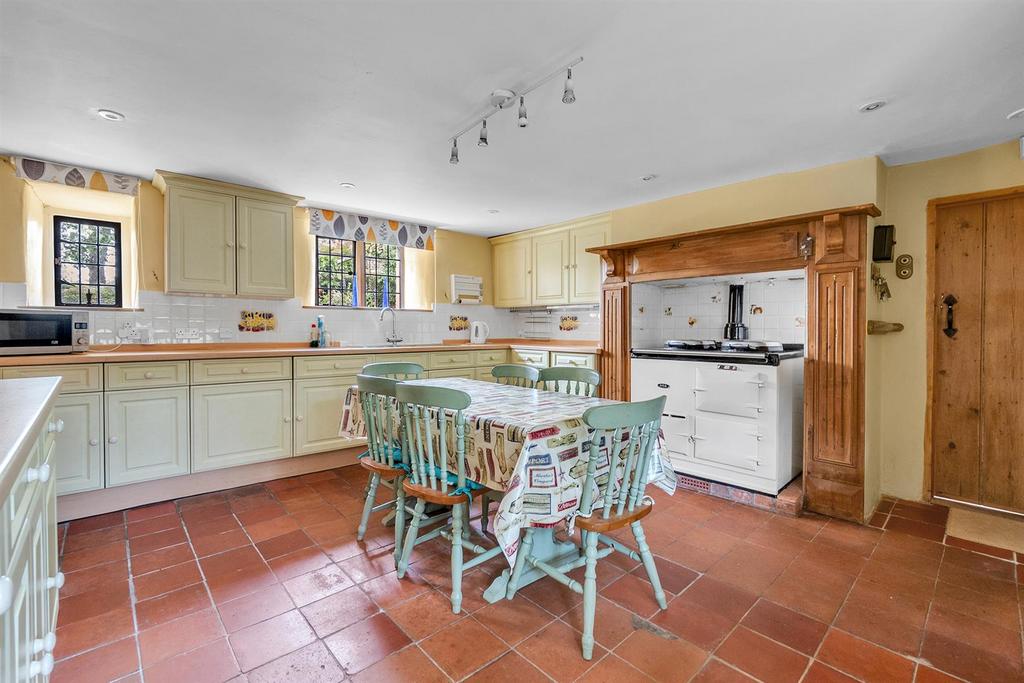 Kitchen/ dining room