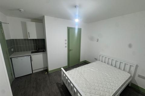 1 bedroom property to rent, North Circular Road, London