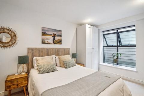 2 bedroom apartment for sale, Waynflete Street, SW18