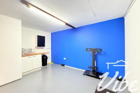 Warehouse to rent, 1 Hillmarton Rd London N7 9JE