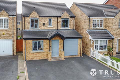 4 bedroom detached house for sale, Little Green Lane, Heckmondwike, WF16