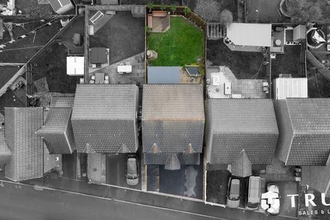 4 bedroom detached house for sale, Little Green Lane, Heckmondwike, WF16