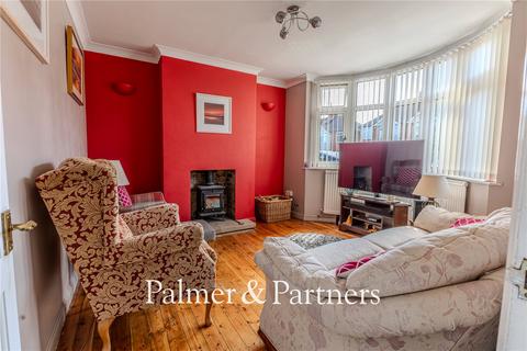 3 bedroom semi-detached house for sale, Kingsgate Drive, Ipswich, Suffolk, IP4