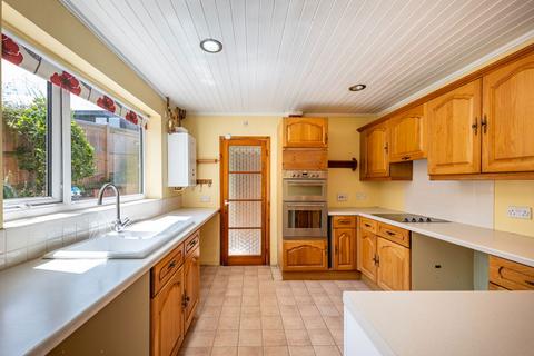 4 bedroom semi-detached house for sale, Barden Road, Tunbridge Wells TN3