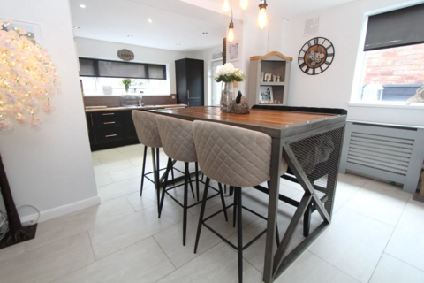 2 bedroom semi-detached house for sale, Pine Road, Oldbury B69