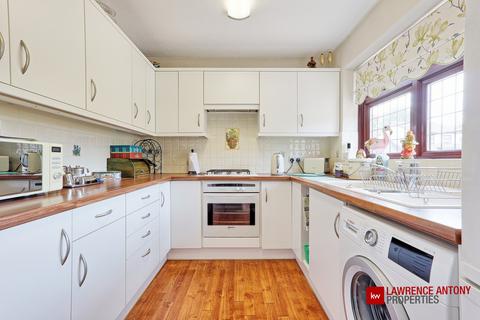 83 Alexandra Road, Rayleigh, SS6 8HT