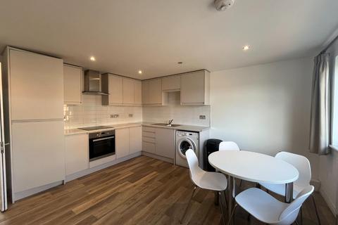 3 bedroom apartment to rent, Beverley Way, London SW20