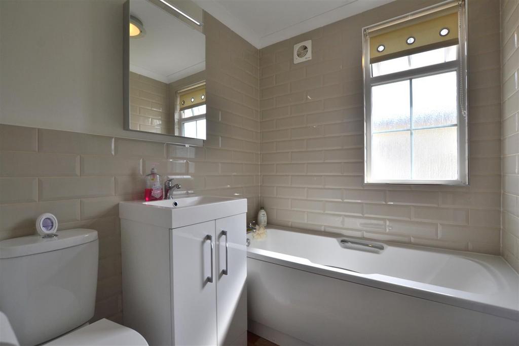 Family Bathroom.JPG