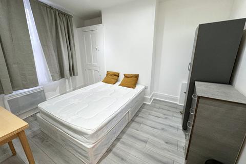 3 bedroom flat to rent, Hackney Road, Bethnal Green, London, E2 9ED, UK