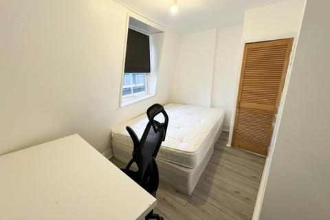 3 bedroom flat to rent, Hackney Road, Bethnal Green, London, E2 9ED, UK