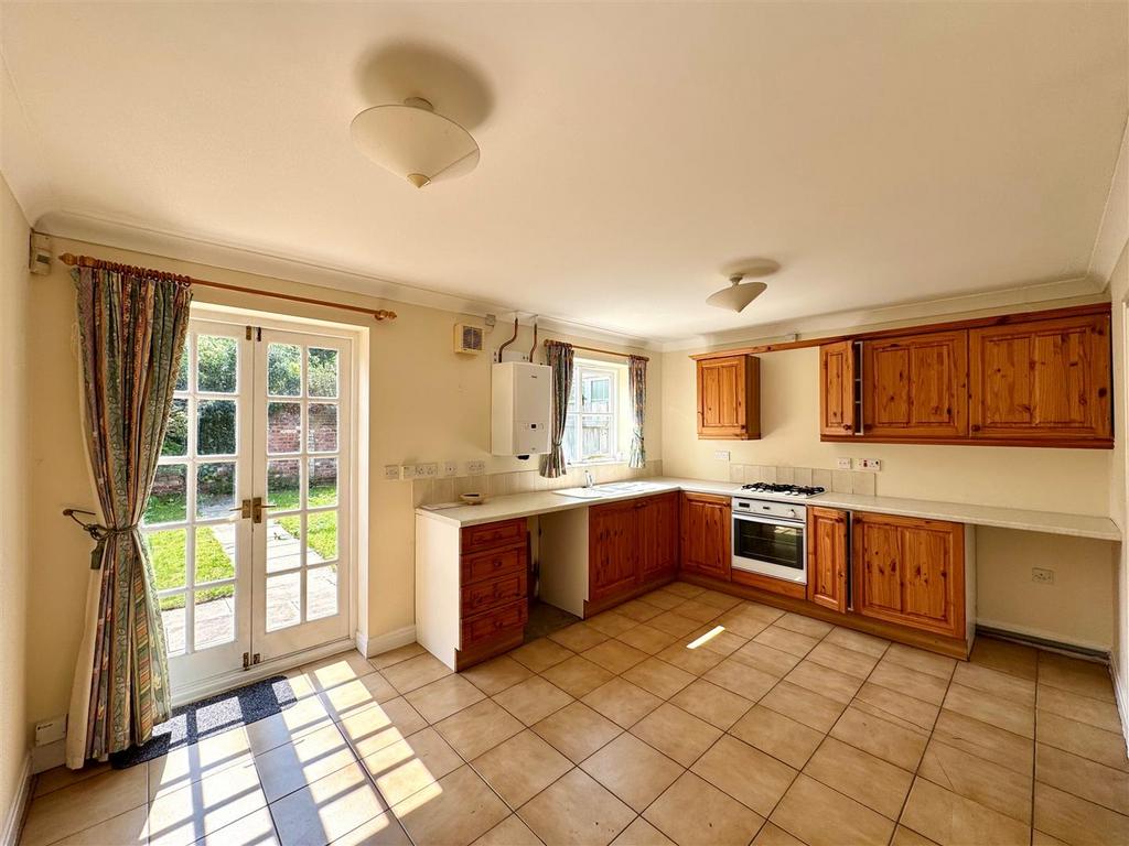 10 Easenby Close kitchen.jpg
