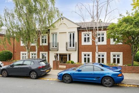 Chalgrove Gardens,  Finchley,  N3