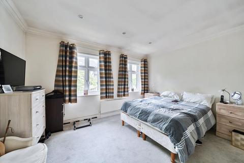 undefined, Chalgrove Gardens,  Finchley,  N3