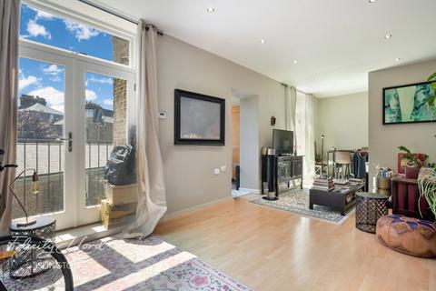2 bedroom flat for sale, Mildmay Road, London N1