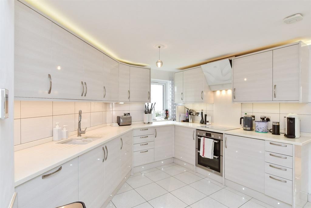 Lounge/ Kitchen