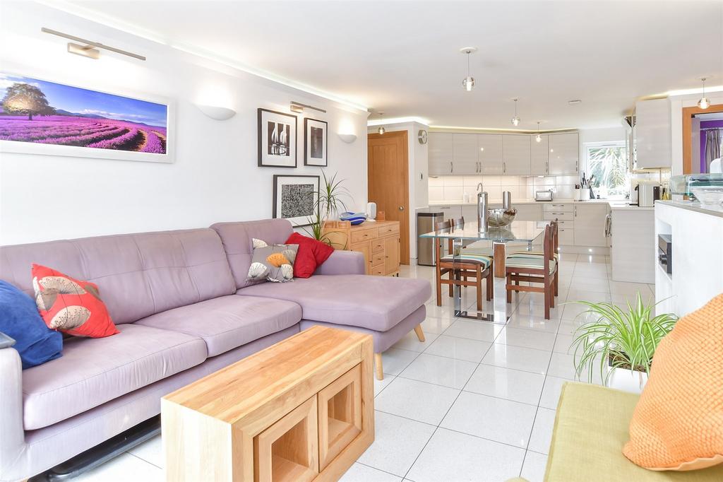 Lounge/ Kitchen