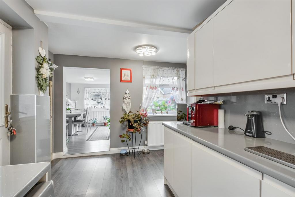 Kitchen 3.jpeg