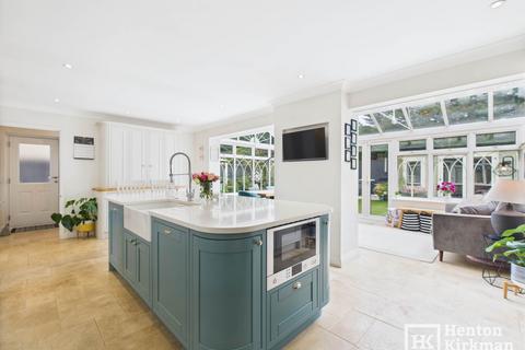 4 bedroom detached house for sale, Robertson Drive, Wickford